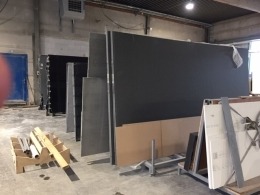 foto van onze blok zwarte graniet gepolijst. Ook nog verkrijgbaar in afwerking 'verzoet(mat)' en afwerking 'anciento'