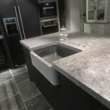 keukenwerkblad in verouderde blauwe hardsteen